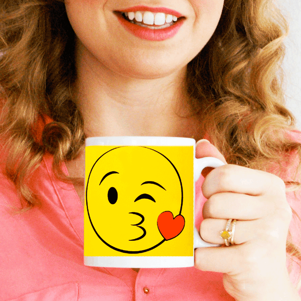 prezzo Tazza Mug Smiley In Ceramica Colazione Mug Con Emojii Emoticon Capacita' 33 cl