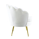 Poltrona Imbottita Schienale a Conchiglia in Velluto Piedi Oro Bianco