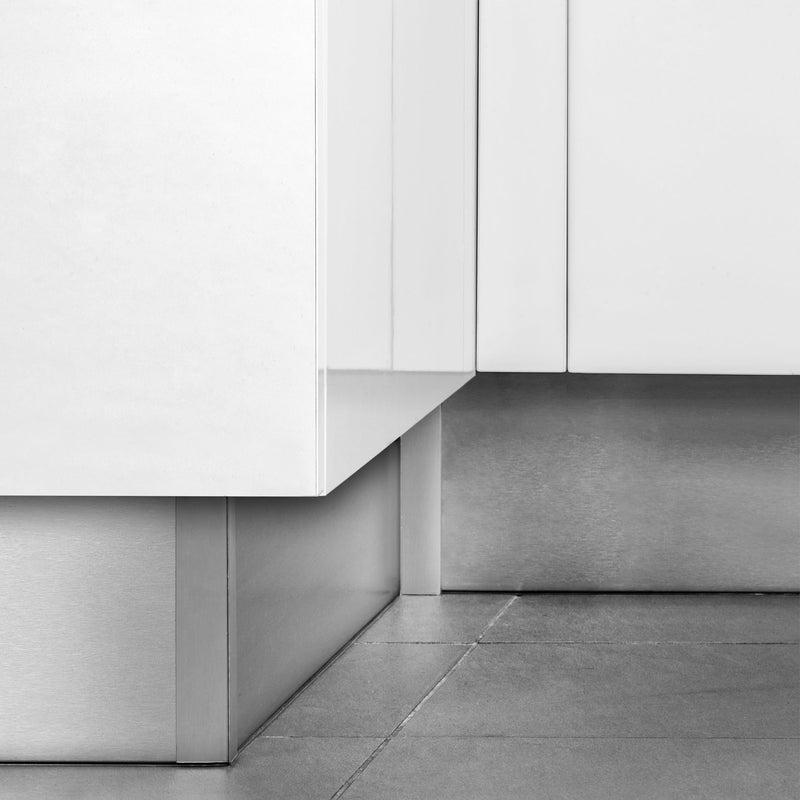 Battiscopa per Mobili Cucina 4,7m H10 cm con Giunti in Plastica Emuca Anodizzato Satinato