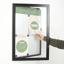 Bacheca con Apertura a Battente 51,5x79,0x2,3 cm in Alluminio Nera