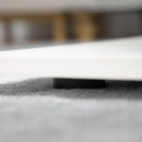 Tavolino da Caffè  106x58x39 cm con Cassetti e Ripiano in Vetro in Truciolato Bianco