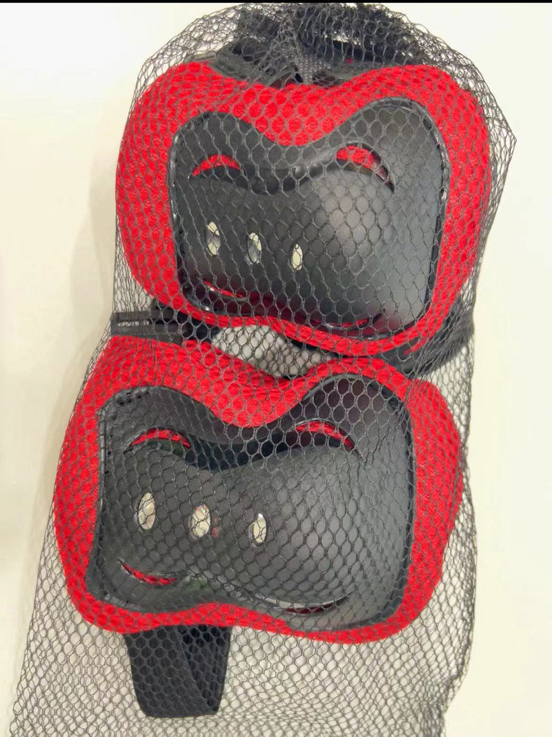 Monopattino Elettrico Deluxe a 3 Ruote 67x32x69 cm Luci LED RGB Casco e Protezioni Incluse Rosso