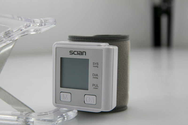 Misuratore di Pressione Arteriosa Braccio e Polso Kooper Medisan Slim