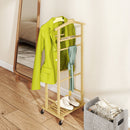 Indossatore Servomuto 4 in 1 a Rotelle 47x33,7x105,5 cm con 2 Aste Vassoio Svuota Tasche e Ripiano per Scarpe in Bambù      