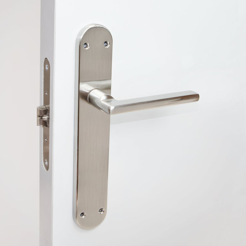 Maniglie Perth per Porta da Interno con Placca 43 x 250 mm Alluminio e Zama Nickel Satinato Emuca