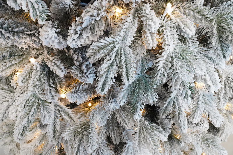 Albero di Natale Artificiale Innevato 240 cm 74 Rami con 680 LED Pino della Maiella Verde-2